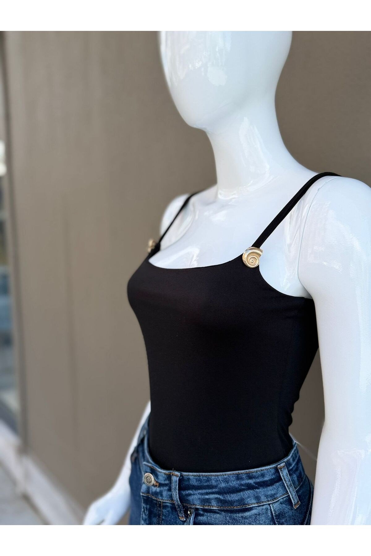 Kadın Askılı Slim Fit Bodysuit Metal Detaylı Şık Yazlık Bodysuit
