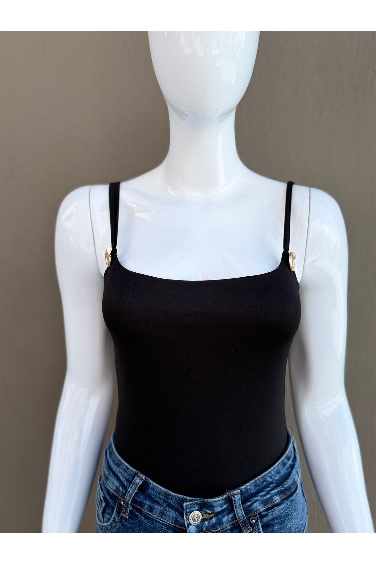 Kadın Askılı Slim Fit Bodysuit Metal Detaylı Şık Yazlık Bodysuit