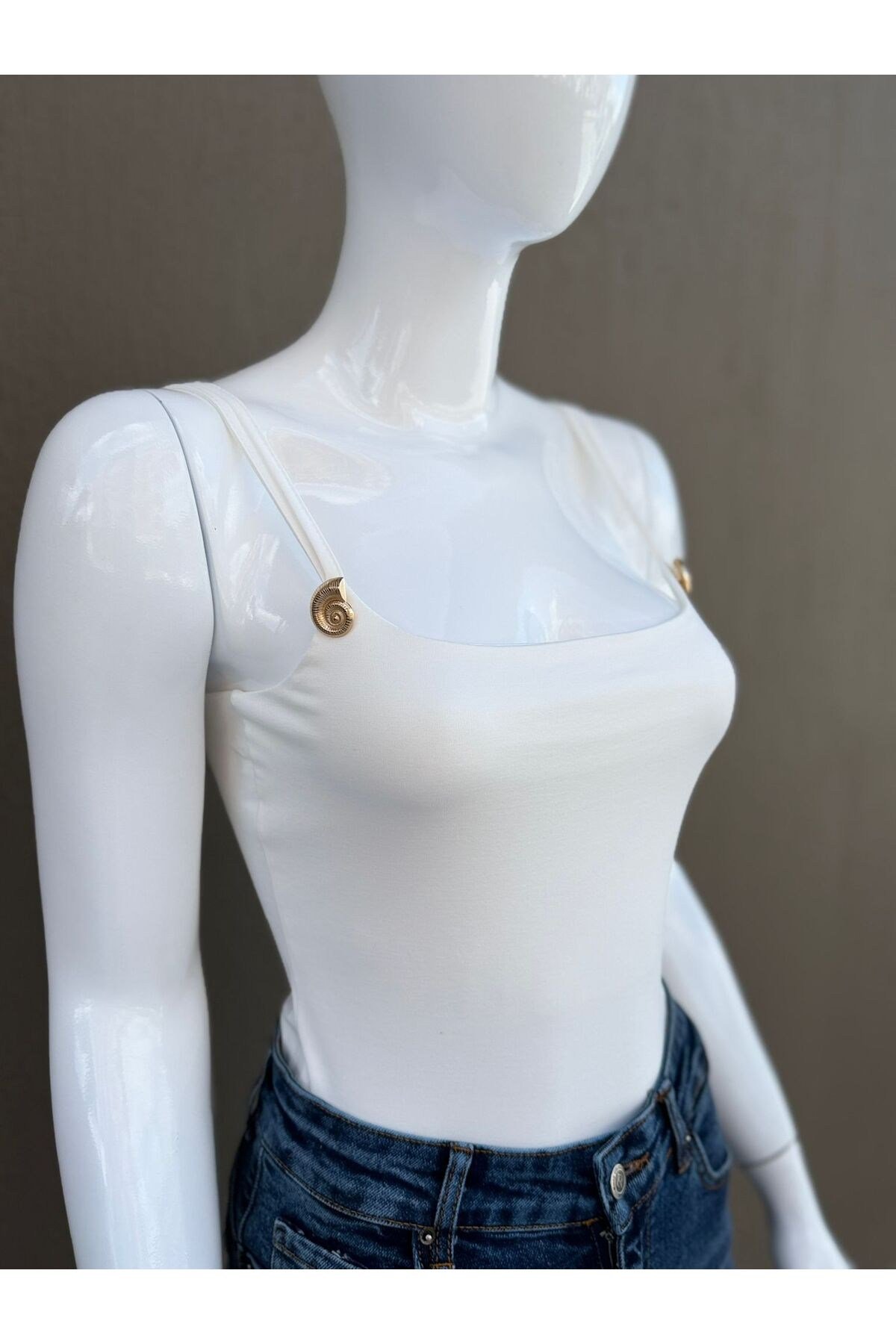 Kadın Askılı Slim Fit Bodysuit Metal Detaylı Şık Yazlık Bodysuit