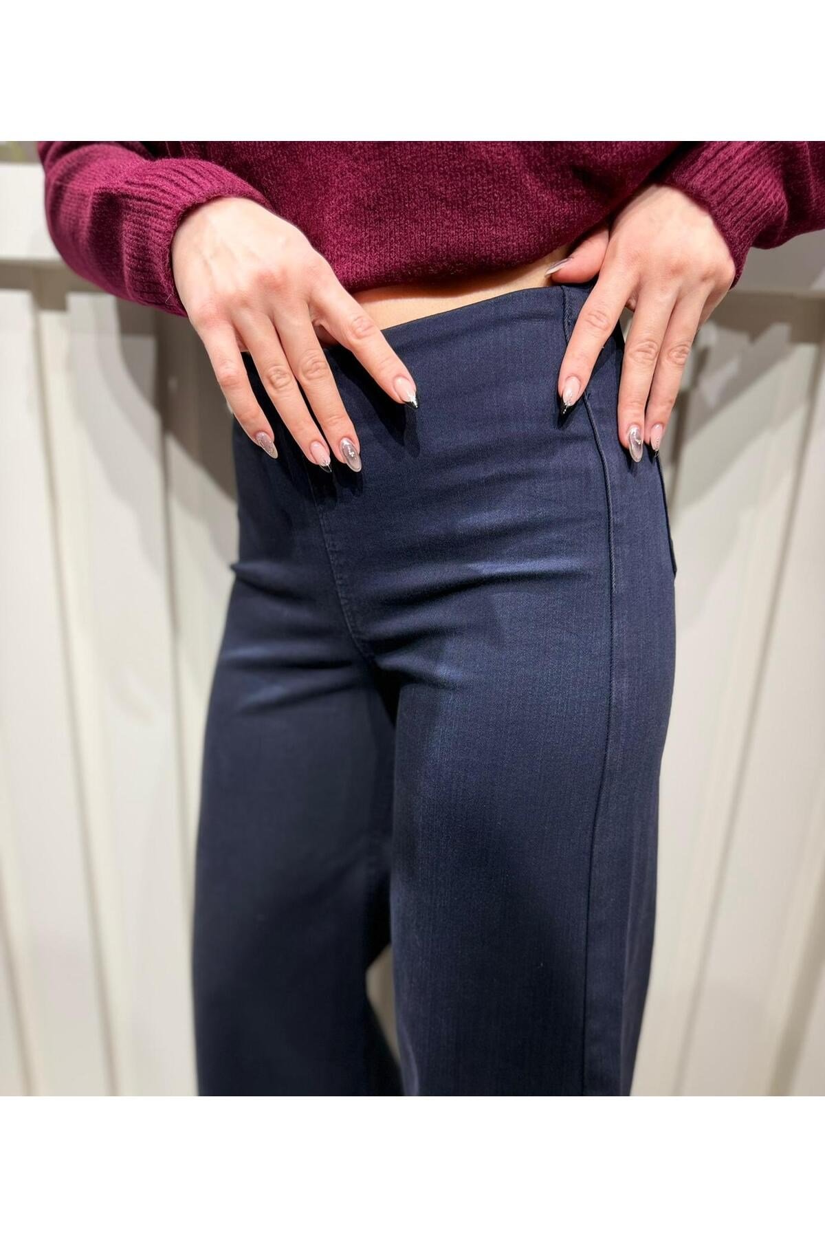 Kadın Beli Lastik Detaylı Yüksek Bel İspanyol (Geniş) Paça Lacivert Jean Pantolon