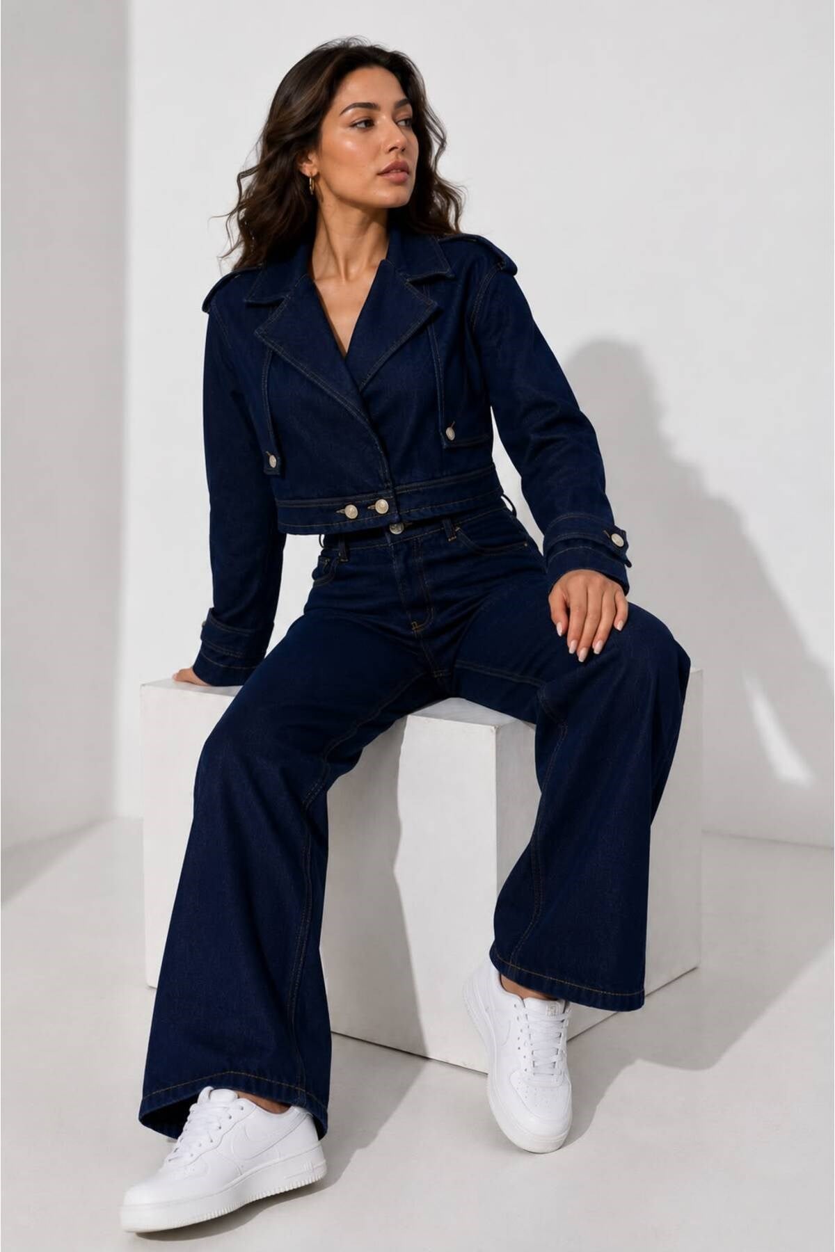 Kadın Lacivert Denim Takım – Düğme Detaylı Crop Ceket & Yüksek Bel Bol Paça Jean Pantolon