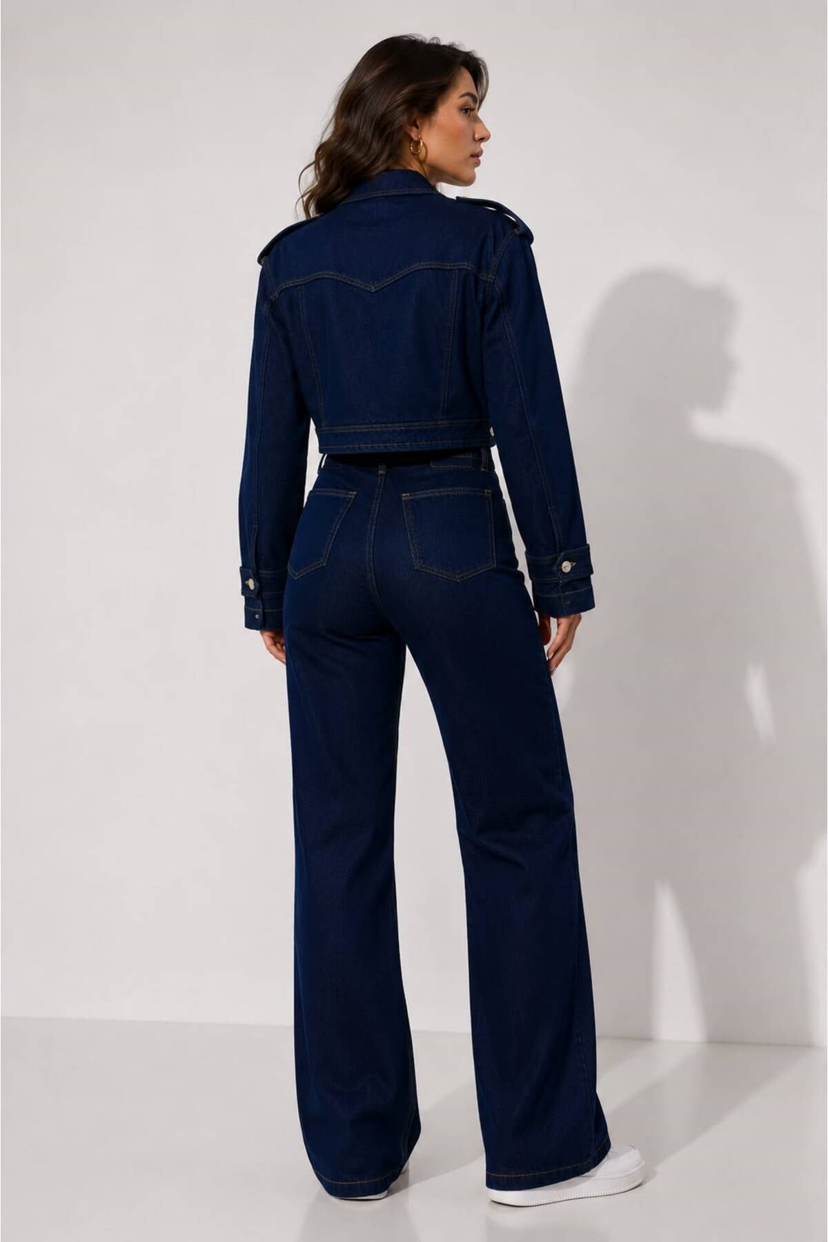 Kadın Lacivert Denim Takım – Düğme Detaylı Crop Ceket & Yüksek Bel Bol Paça Jean Pantolon