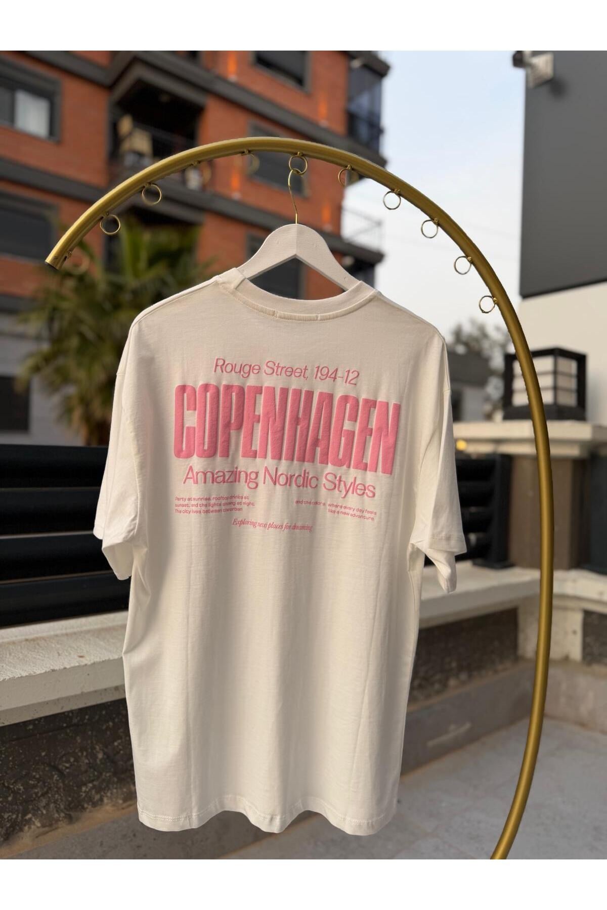 Kadın Oversize Baskılı Tişört COPENHAGEN Yazılı Salaş Kesim Basic Beyaz T-Shirt
