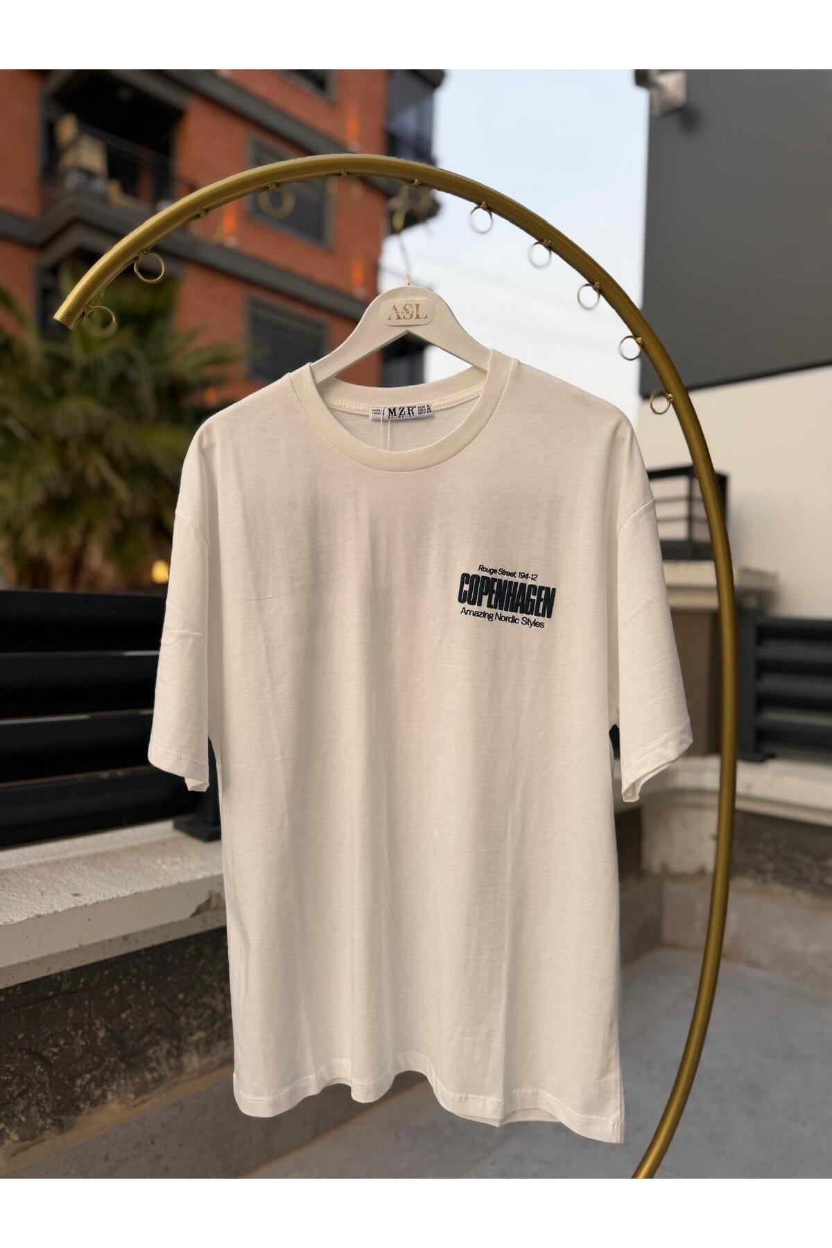 Kadın Oversize Baskılı Tişört COPENHAGEN Yazılı Salaş Kesim Basic Beyaz T-Shirt