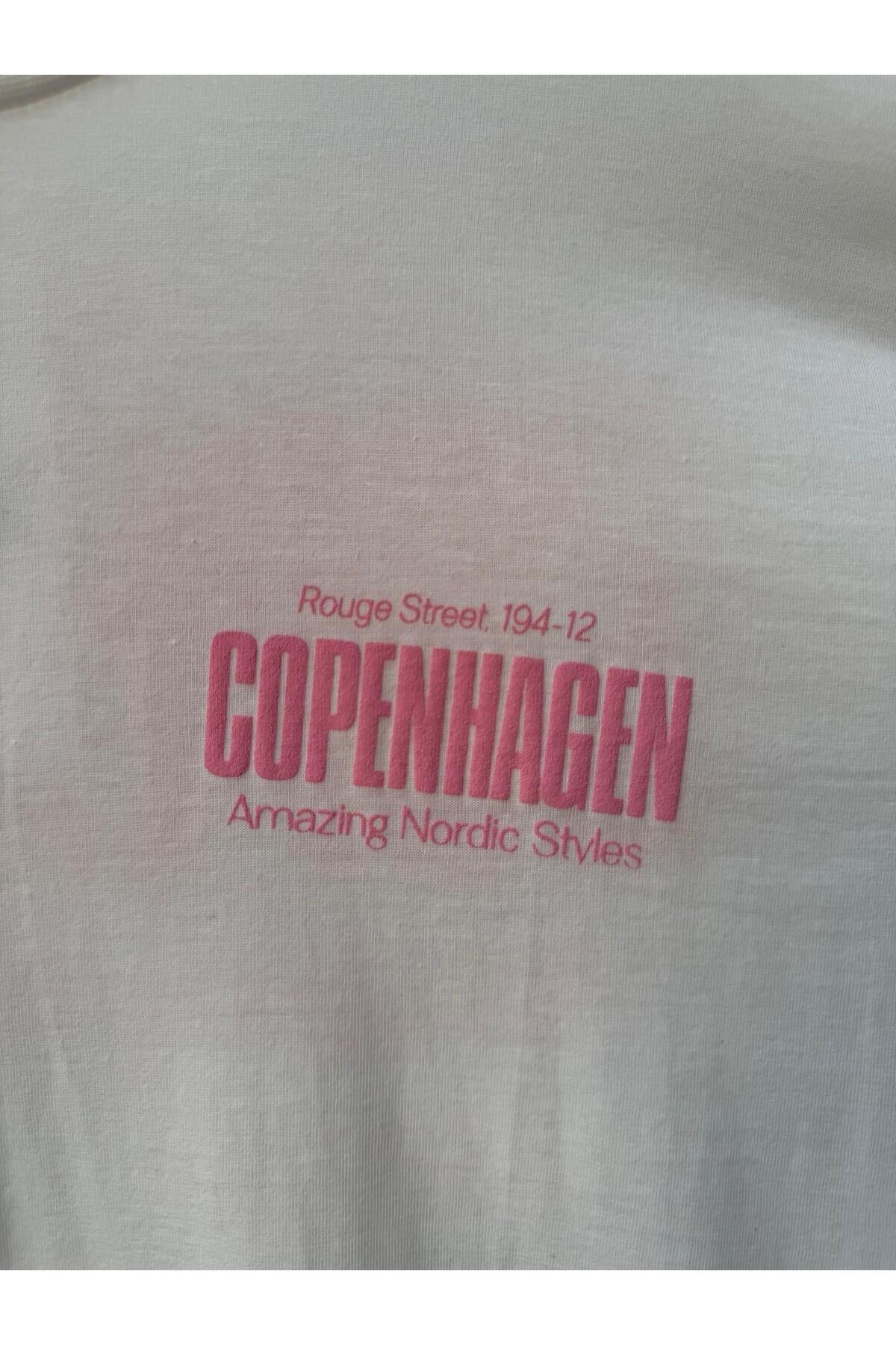 Kadın Oversize Baskılı Tişört COPENHAGEN Yazılı Salaş Kesim Basic Beyaz T-Shirt