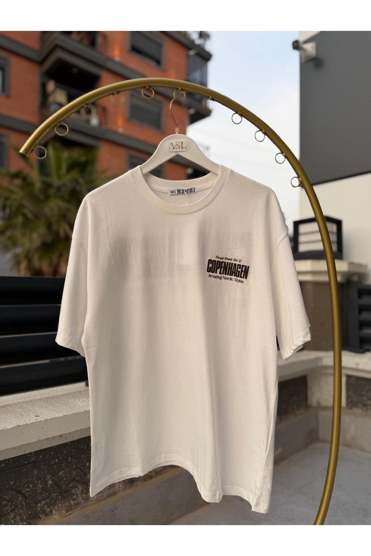 Kadın Oversize Baskılı Tişört COPENHAGEN Yazılı Salaş Kesim Basic Beyaz T-Shirt