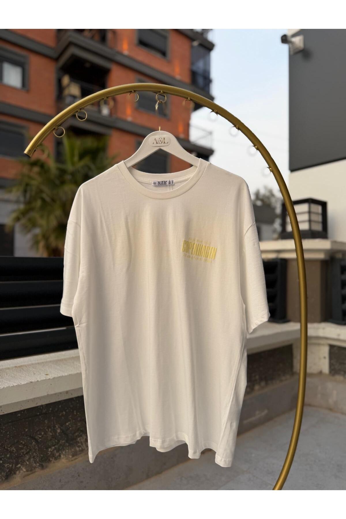 Kadın Oversize Baskılı Tişört COPENHAGEN Yazılı Salaş Kesim Basic Beyaz T-Shirt