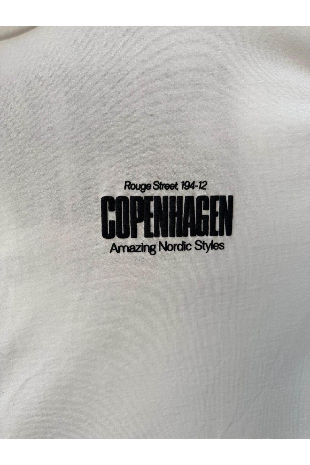 Kadın Oversize Baskılı Tişört COPENHAGEN Yazılı Salaş Kesim Basic Beyaz T-Shirt