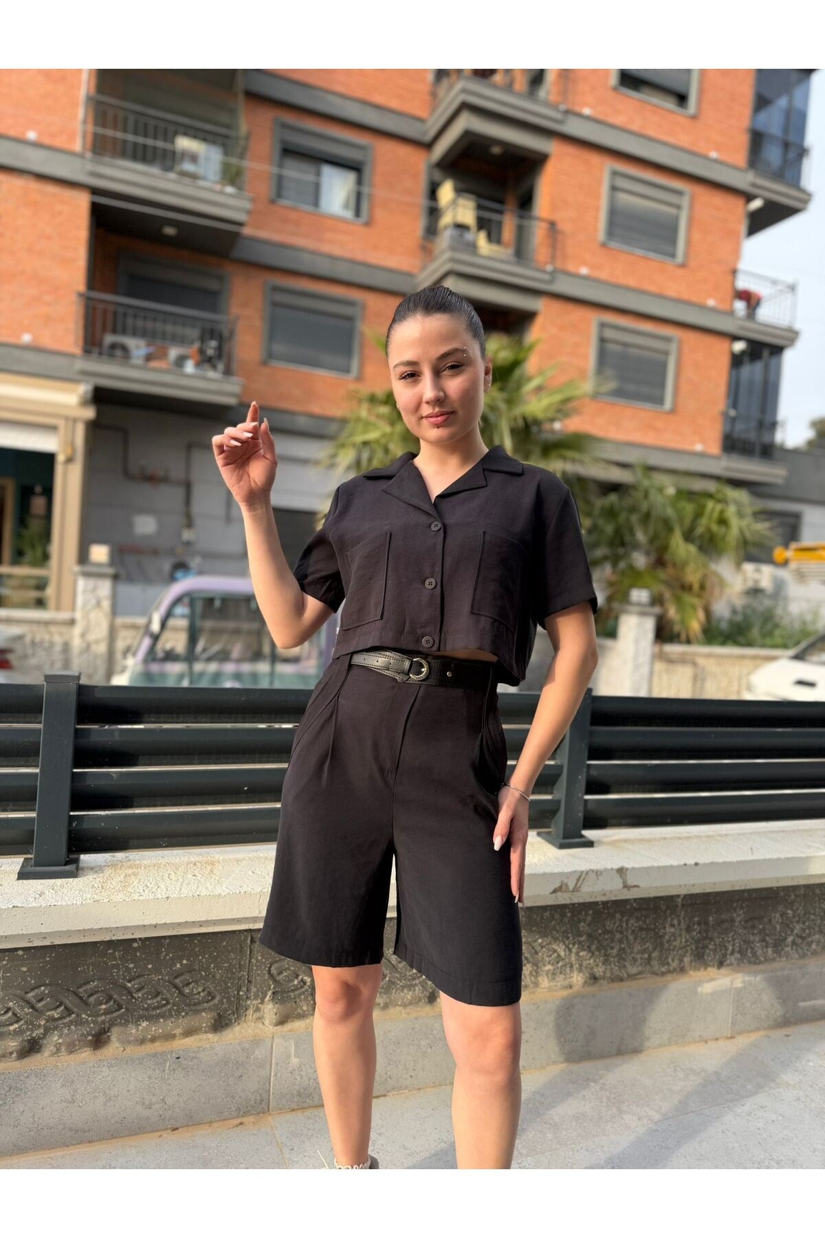 Kadın Siyah Kemerli Bermuda Şort Yüksek Bel Rahat Kesim Şort