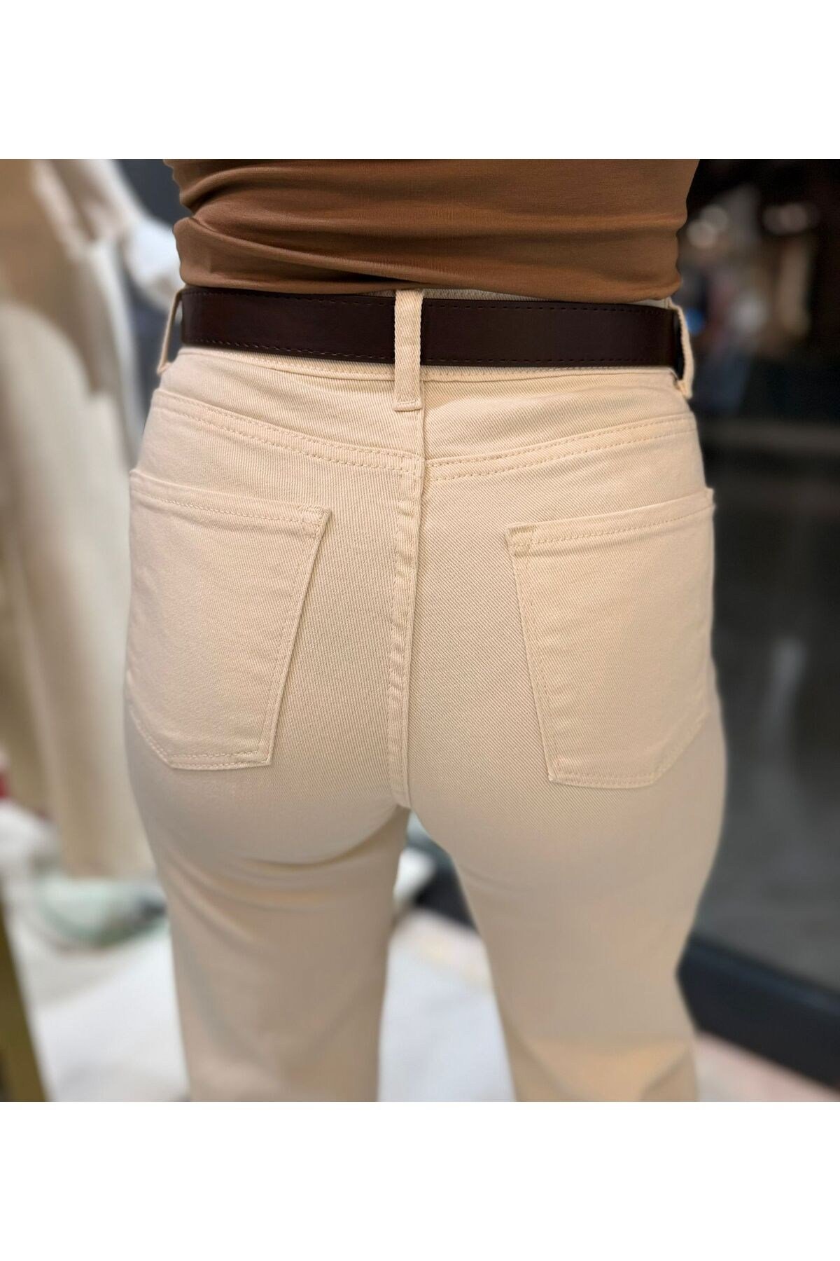 Kadın Yüksek Bel Kemerli Straight Fit Krem Jean Pantolon
