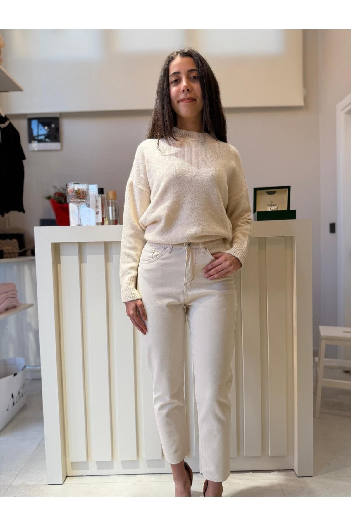 Kadın Yüksek Bel Mom Fit Jean Pantolon – Ekru Düz Paça Denim