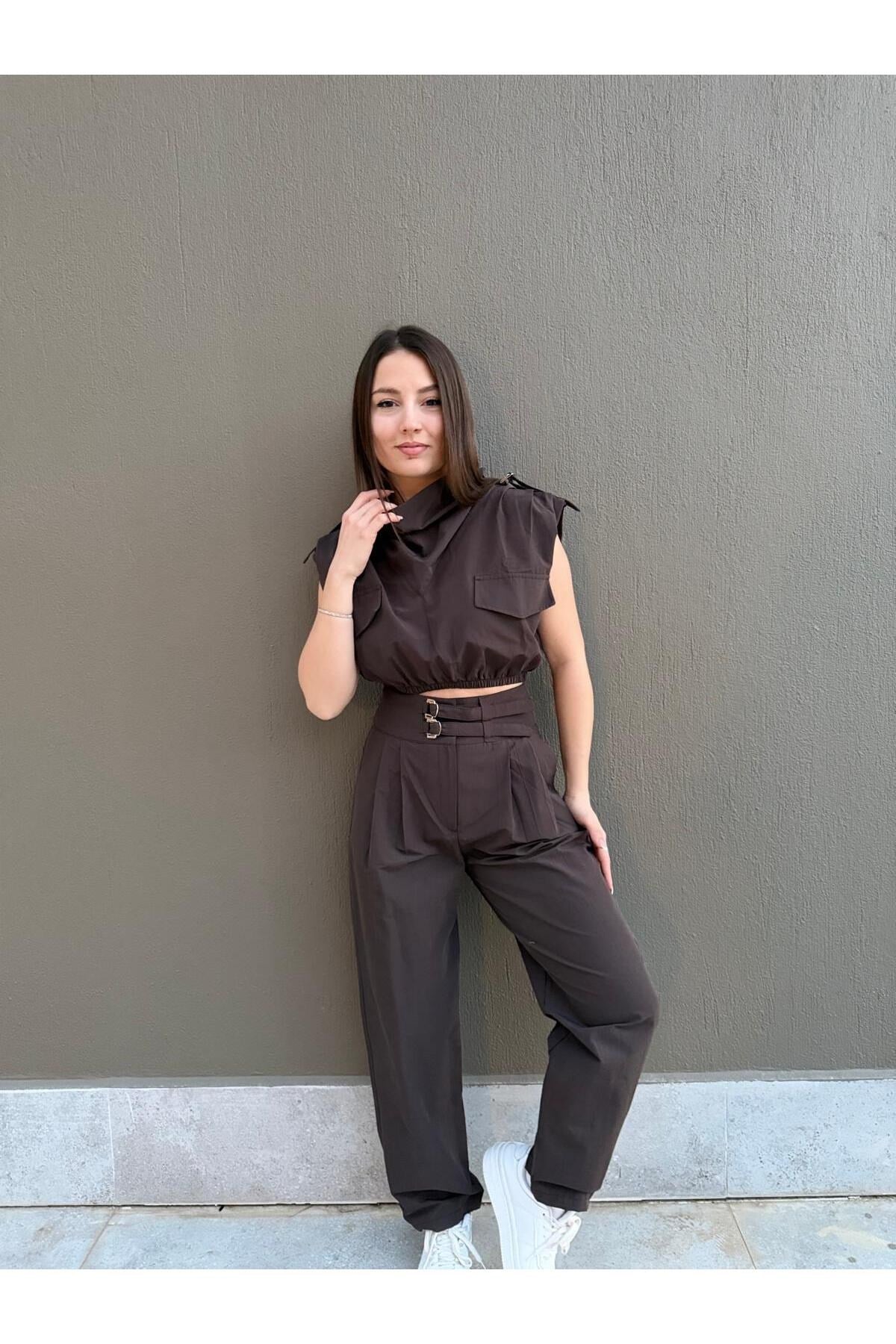 toka-detayli-crop-bluz-3fc-99.jpg