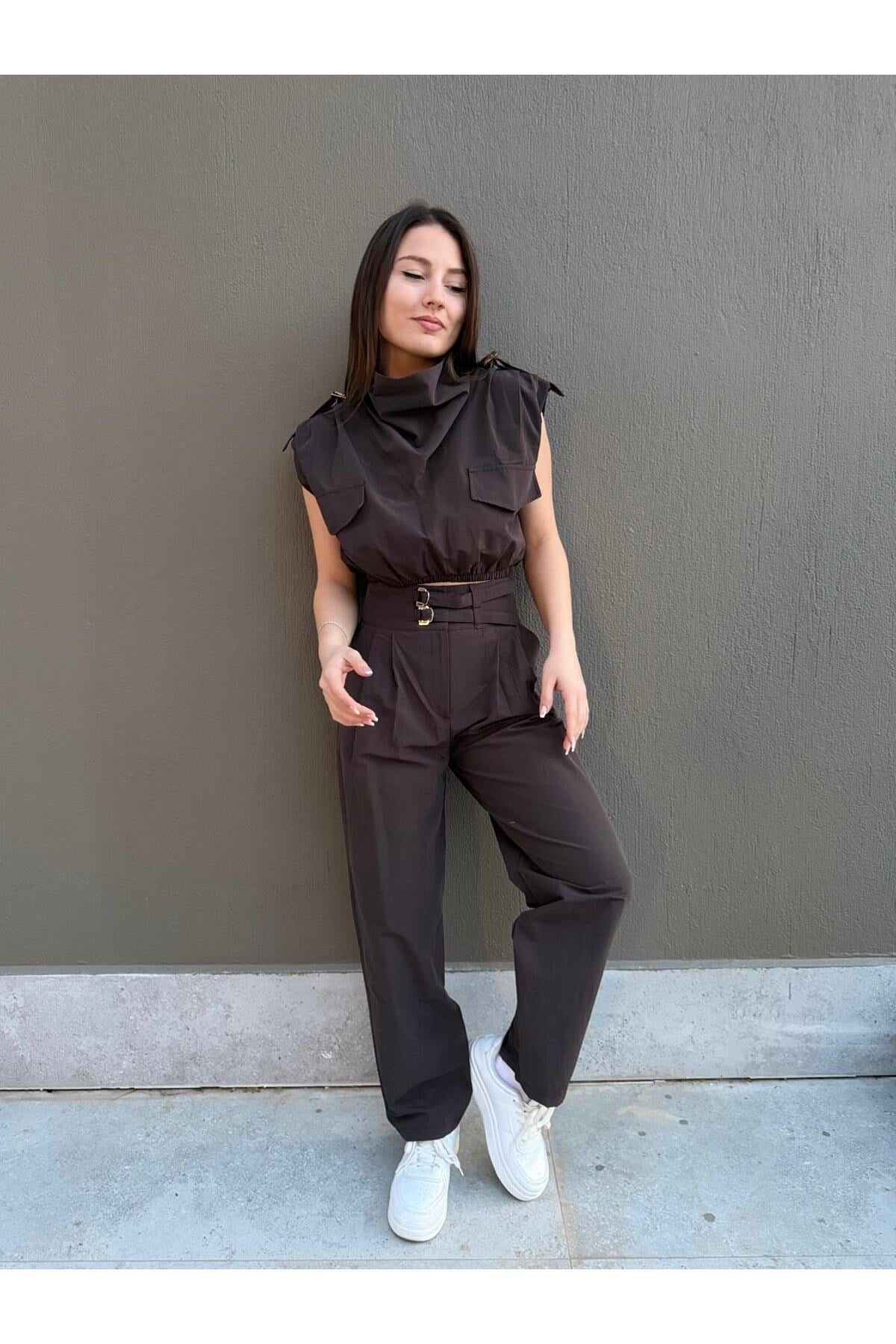 toka-detayli-crop-bluz-907c4a.jpg