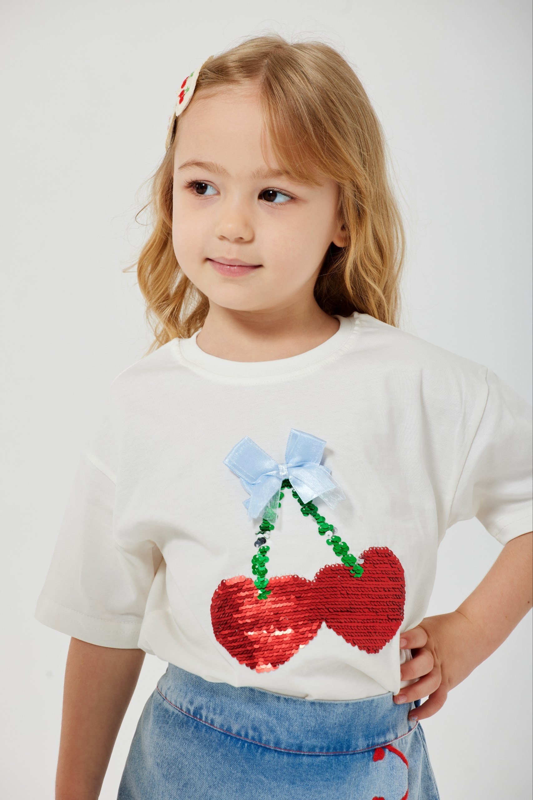 Kız Çocuk Kiraz Desenli Payetli Tshirt Nakışlı Denim Şort Etekli Takım