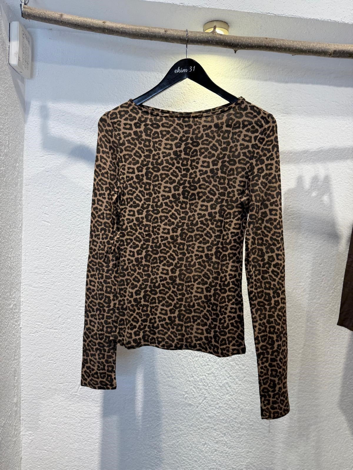 Kayık Yaka Leoparlı Bluz