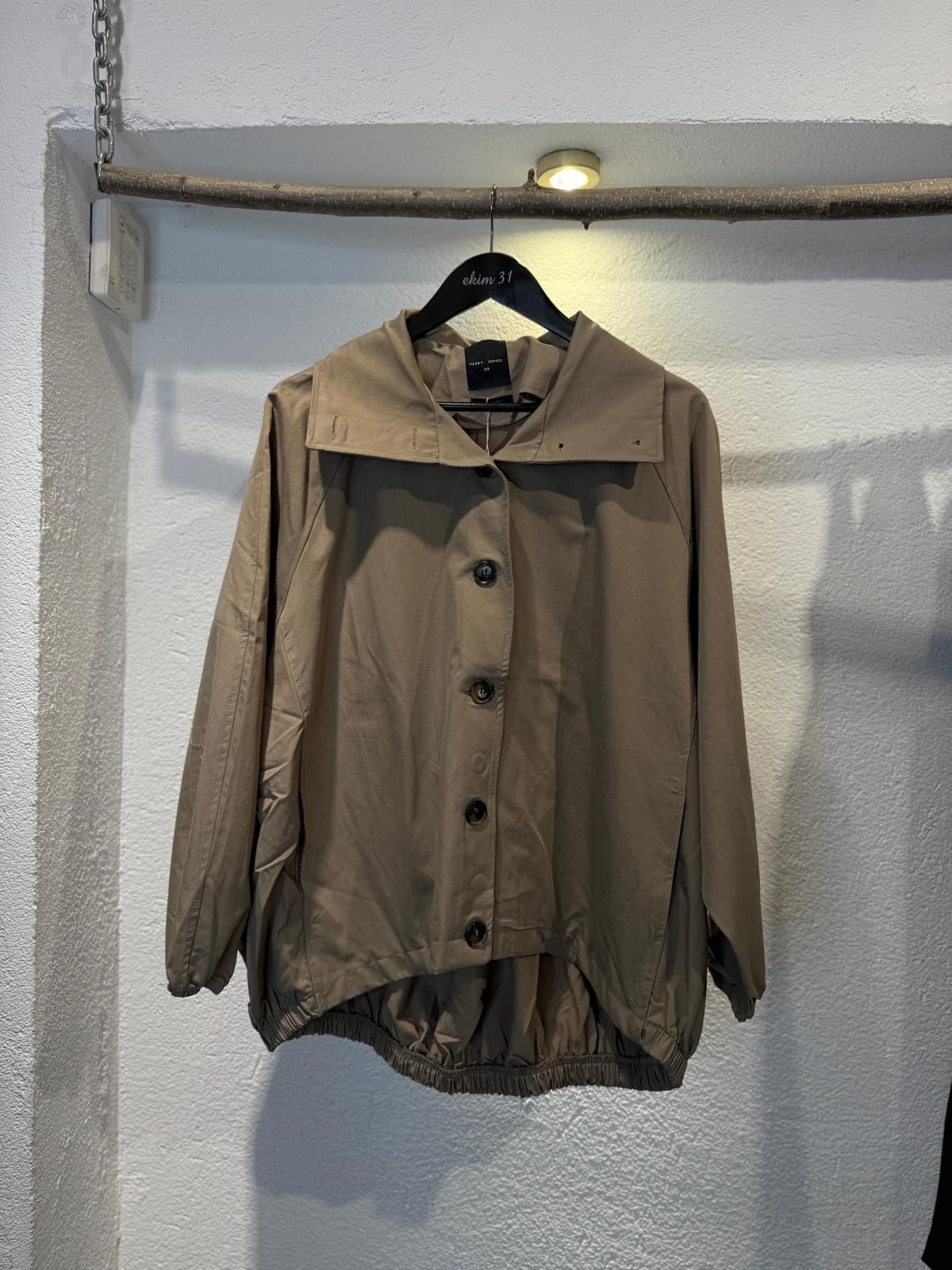 Kısa Oversize Vizon Trenç