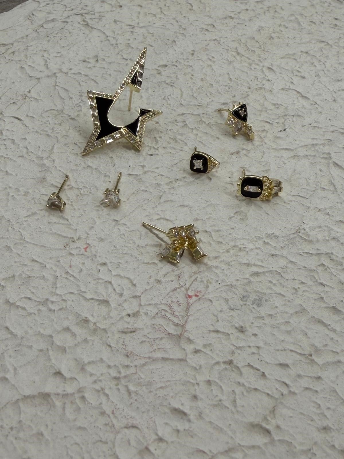 Siyah Taşlı Set Küpe