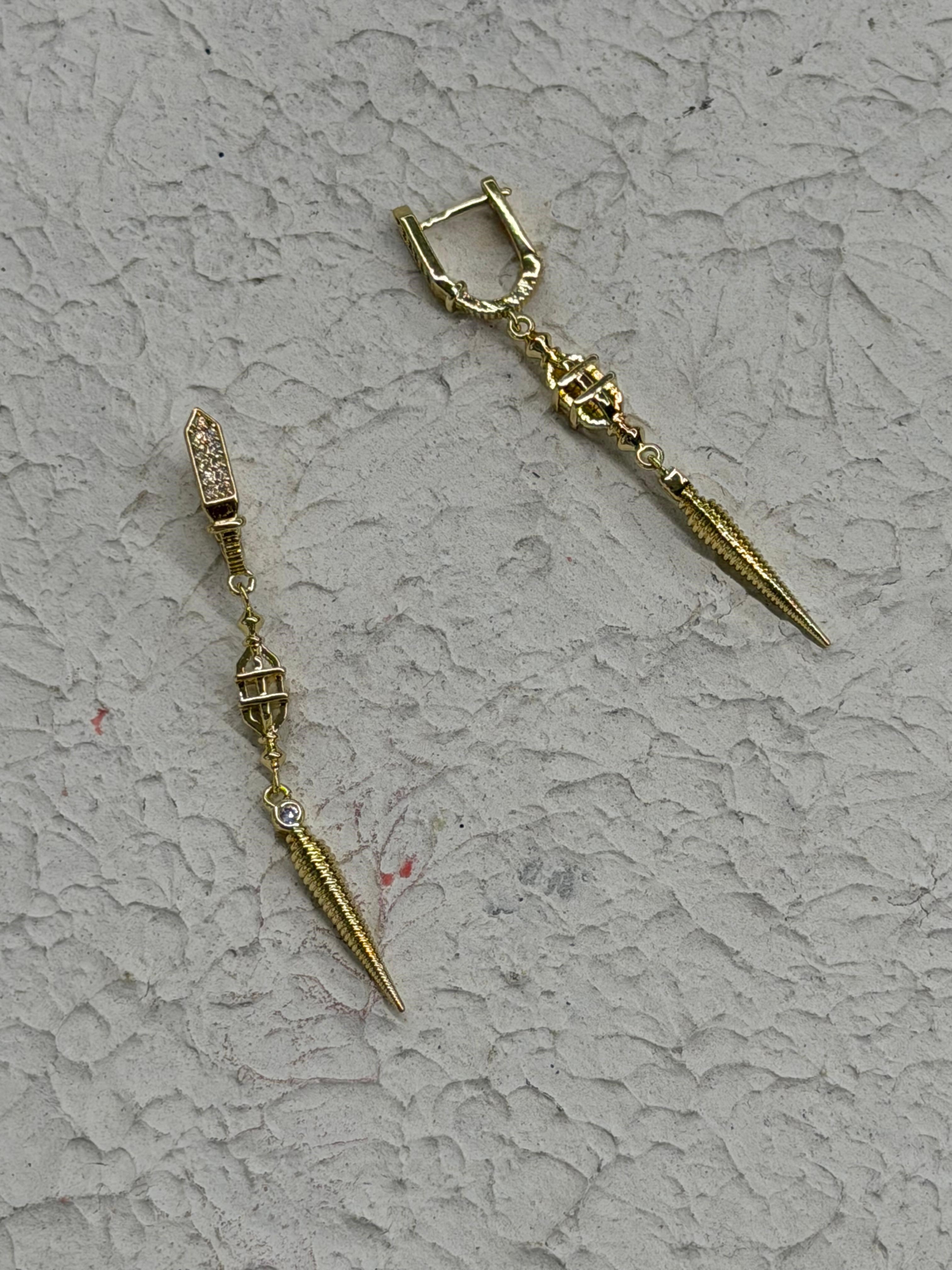 Taşlı Sizri Sallantılı Küpe