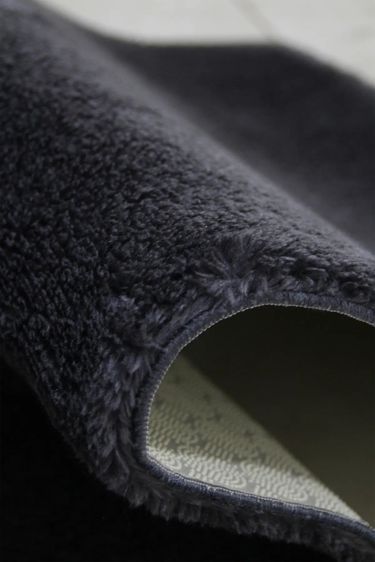 Antrasit Oval Peluş Post Halı Yolluk Yumuşak Tüylü Puffy Kaymaz Dekoratif Yıkanabilir Modern