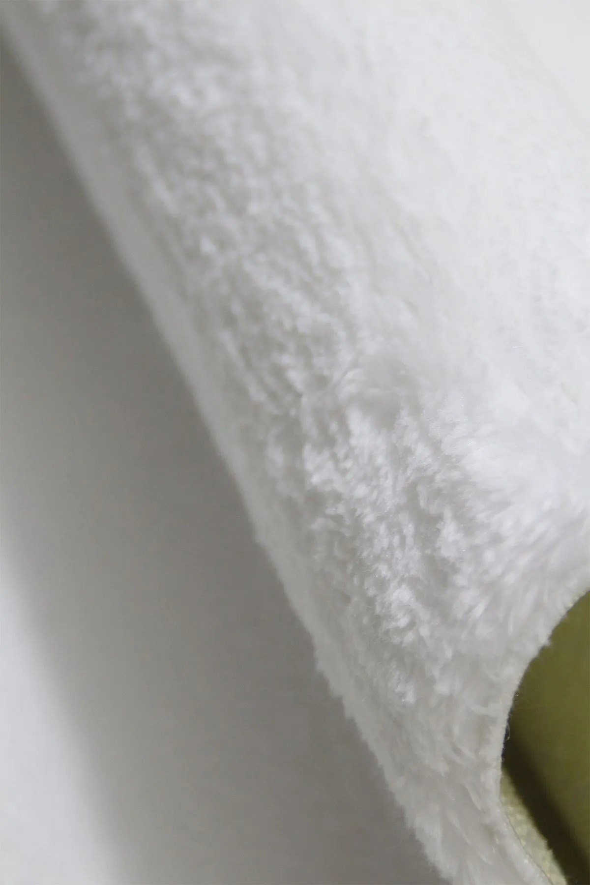 Beyaz Oval Peluş Post Halı Yolluk Yumuşak Tüylü Puffy Kaymaz Taban Dekoratif Yıkanabilir Modern