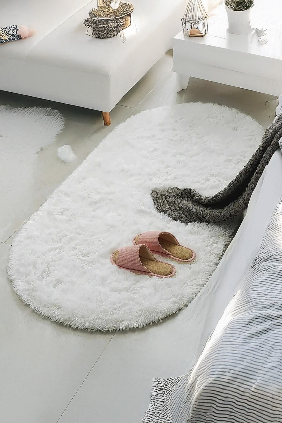 Beyaz Oval Peluş Post Halı Yolluk Yumuşak Tüylü Puffy Kaymaz Taban Dekoratif Yıkanabilir Modern