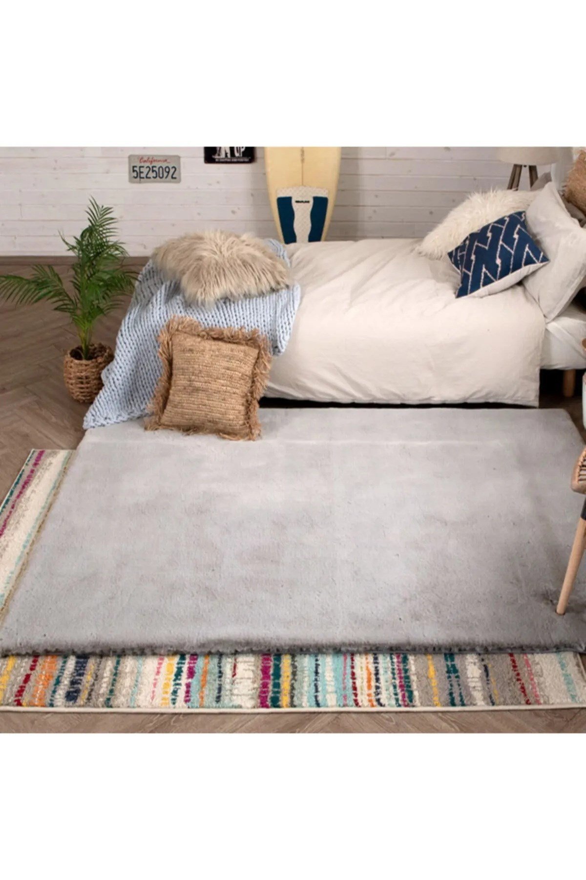 Gri Post Peluş Halı Yolluk Yumuşak Tüylü Puffy Kaymaz Özel Taban Dekoratif Yıkanabilir Modern