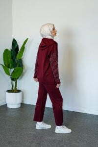 SHENAY Ivory Grace Tesettür Kombin Spor Şık Kapüşonlu Çizgi Detaylı Yeni Sezon - Bordo