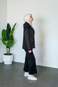 SHENAY Ivory Grace Tesettür Kombin Spor Şık Kapüşonlu Çizgi Detaylı Yeni Sezon - Siyah