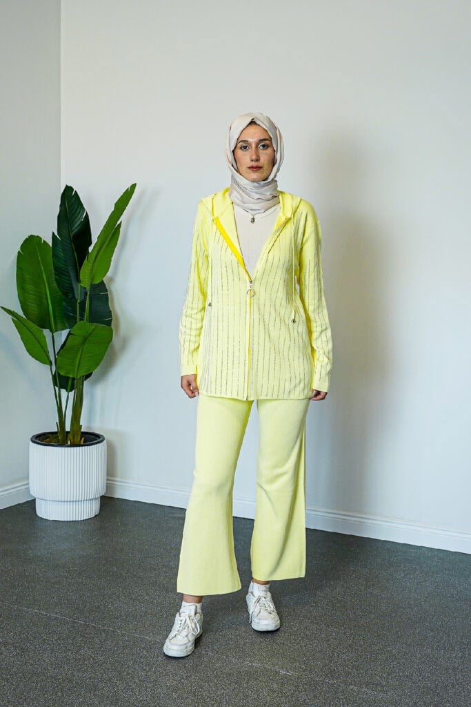 SHENAY Ivory Grace Tesettür Kombin Spor Şık Kapüşonlu Çizgi Detaylı Yeni Sezon - Sarı
