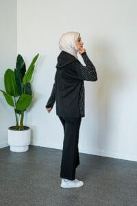 SHENAY Ivory Grace Tesettür Kombin Spor Şık Kapüşonlu Çizgi Detaylı Yeni Sezon - Siyah