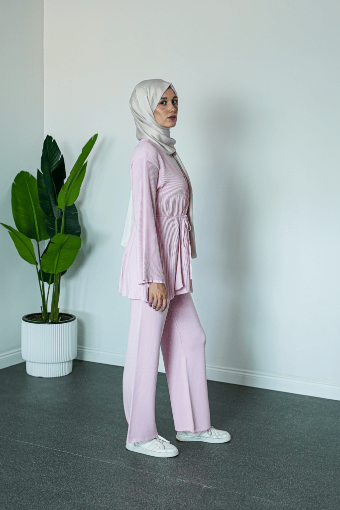 SHENAY Soft Harmony Tesettür İkili Takım V Yaka Kuşaklı 4 Mevsim Rahat Kalıp - Pembe