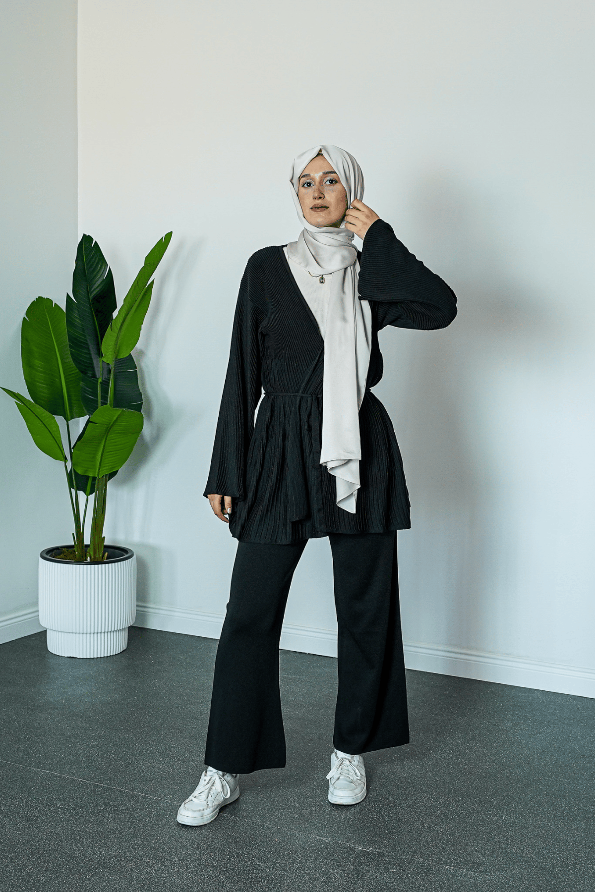 SHENAY Soft Harmony Tesettür İkili Takım V Yaka Kuşaklı 4 Mevsim Rahat Kalıp - Siyah