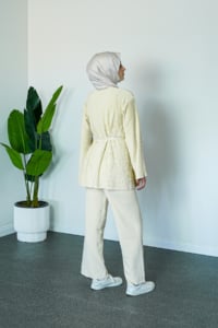 SHENAY Soft Harmony Tesettür İkili Takım V Yaka Kuşaklı 4 Mevsim Rahat Kalıp - Krem