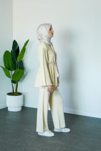 SHENAY Soft Harmony Tesettür İkili Takım V Yaka Kuşaklı 4 Mevsim Rahat Kalıp - Krem