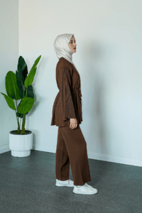 SHENAY Soft Harmony Tesettür İkili Takım V Yaka Kuşaklı 4 Mevsim Rahat Kalıp - Kahve