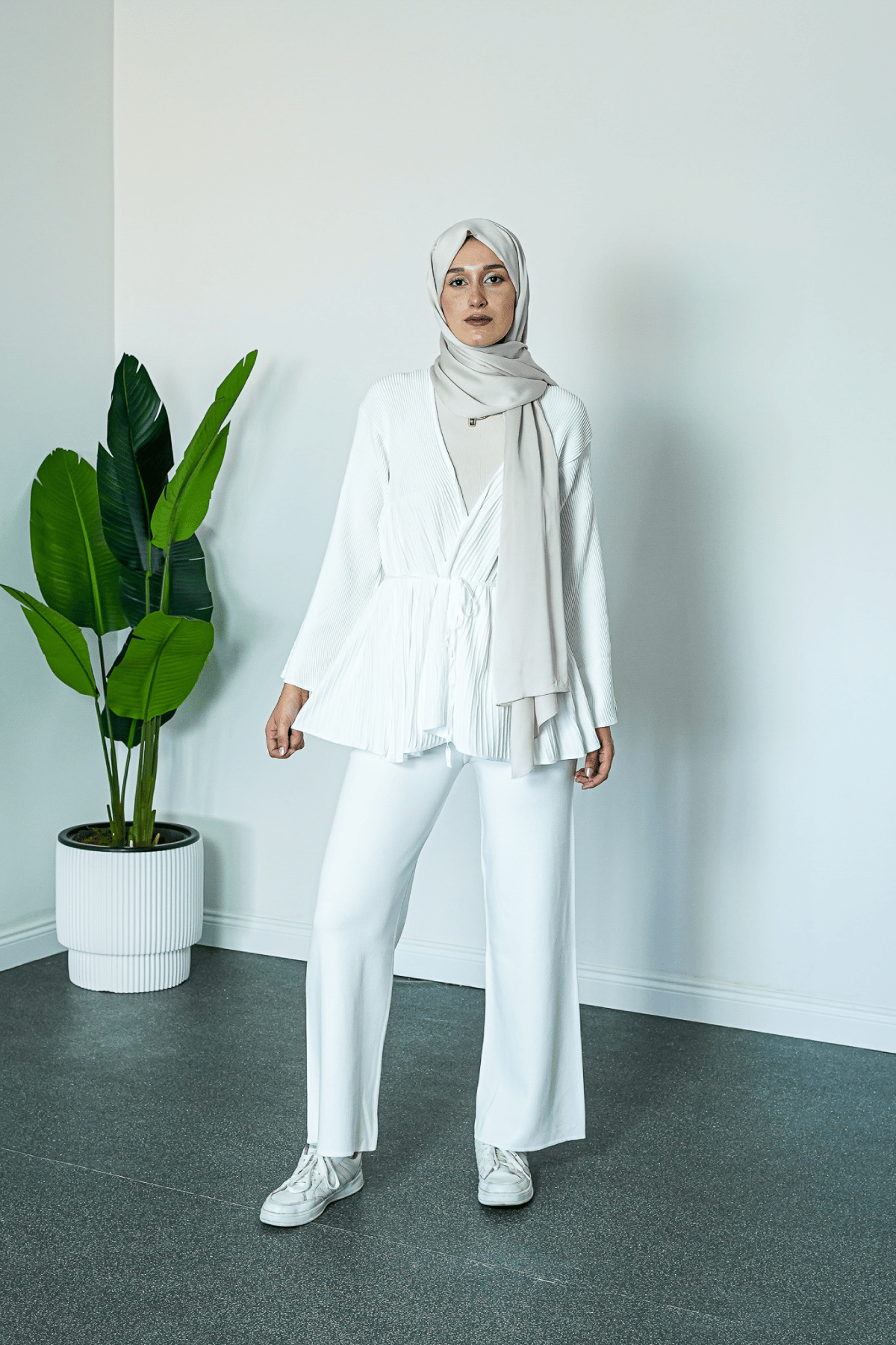 SHENAY Soft Harmony Tesettür İkili Takım V Yaka Kuşaklı 4 Mevsim Rahat Kalıp - Beyaz