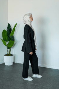 SHENAY Soft Harmony Tesettür İkili Takım V Yaka Kuşaklı 4 Mevsim Rahat Kalıp - Siyah
