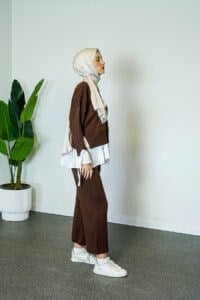 SHENAY Tesettür Triko Takım Nil Modeli Rahat Kalıp Gömlekli Günlük Kombin - Kahve