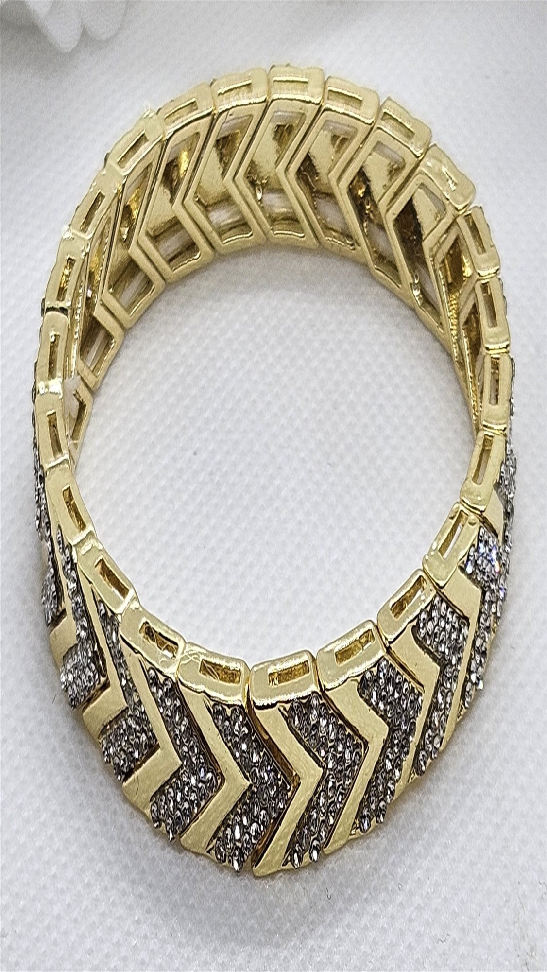 Gold Lastikli Taşlı Kılçık Desen Bilezik