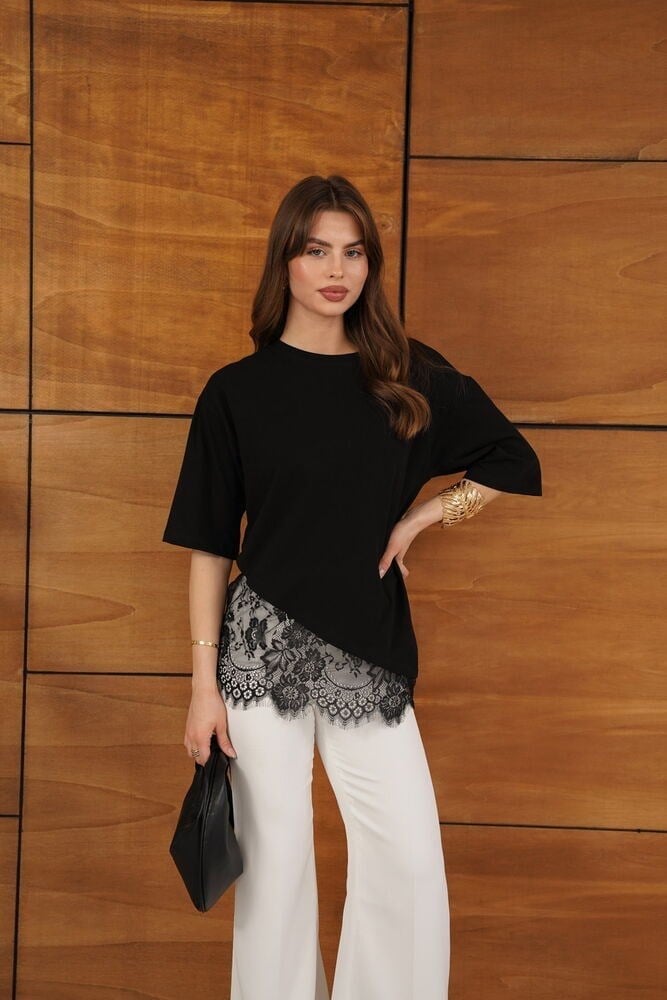 Asimetrik Kesim Dantel Detaylı Premium T-Shirt – Modern & Şık Tasarım