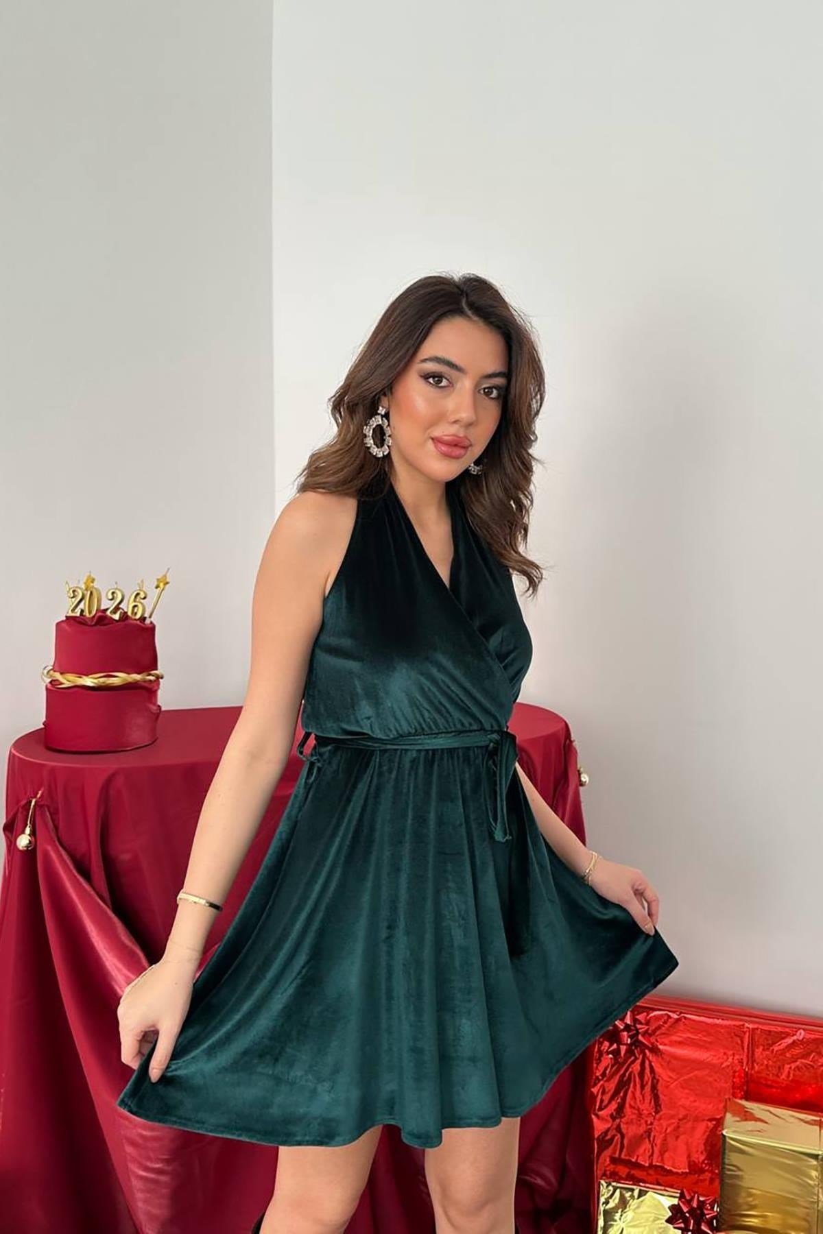 Toptan Zümrüt Boyundan Geçmeli Elbise