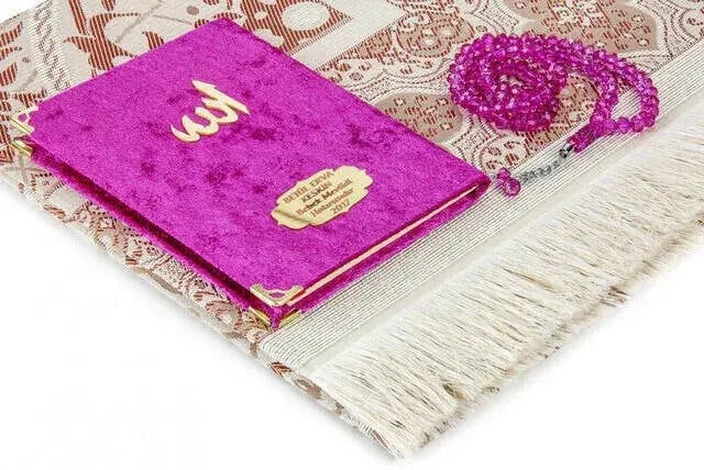10 Adet Hediyelik Özel Set - Kadife Kaplı Yasin Kitabı - Cep Boy - İsme Özel Plakalı - Seccadeli - Tesbihli - Kutulu - Fuşya