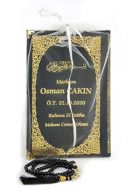 50 ADET - İsim Baskılı Ciltli Yasin Kitabı - Orta Boy - İnci Tesbihli - Tül Keseli - Siyah Renk