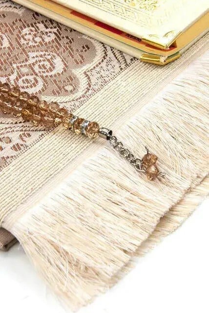 50 ADET - İsim Baskılı Ciltli Yasin Kitabı - Seccade - Kristal Tesbih Set - Dini Hediye