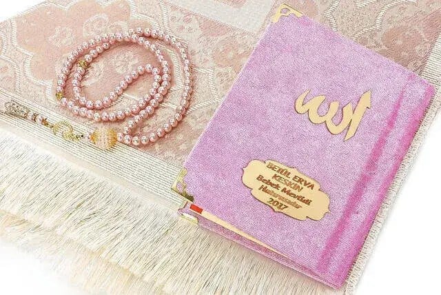 Anneler Gününe Özel Set İsim Baskılı Kadife Kaplı Yasin Seccade Tesbih Kutulu Pembe