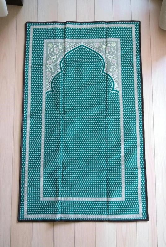 Askılı Çantalı Seccade – Katlanabilir, Taşınabilir, Su Geçirmez Namazlık