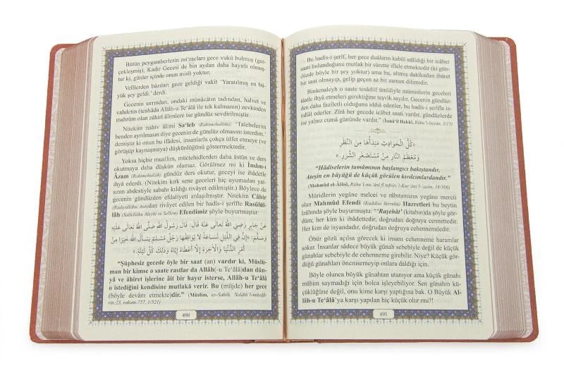 Mahmûd Efendi Hazretleri'nden Mesmû' Edebî ve İrfânî Şiirler Kitabı