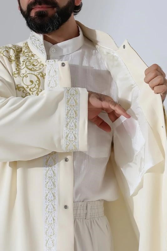 Nakış İşlemeli Hakim Yaka İmam Cübbesi, Çıt Çıtlı Cepli Namaz Cübbesi Gümüş Bordürlü - Krem