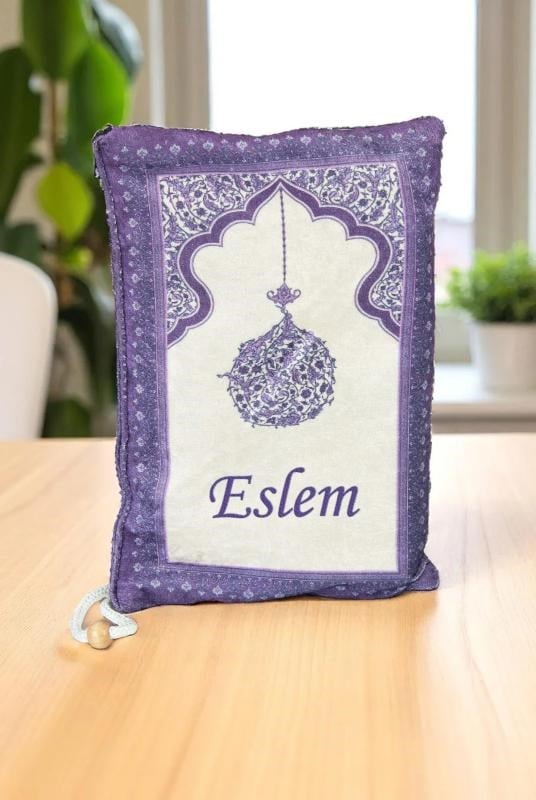 Nakış İşlemeli İsimli Kadife İpek Dokulu Mihrap Desenli Keseli İnci Tesbihli Seccade Mor