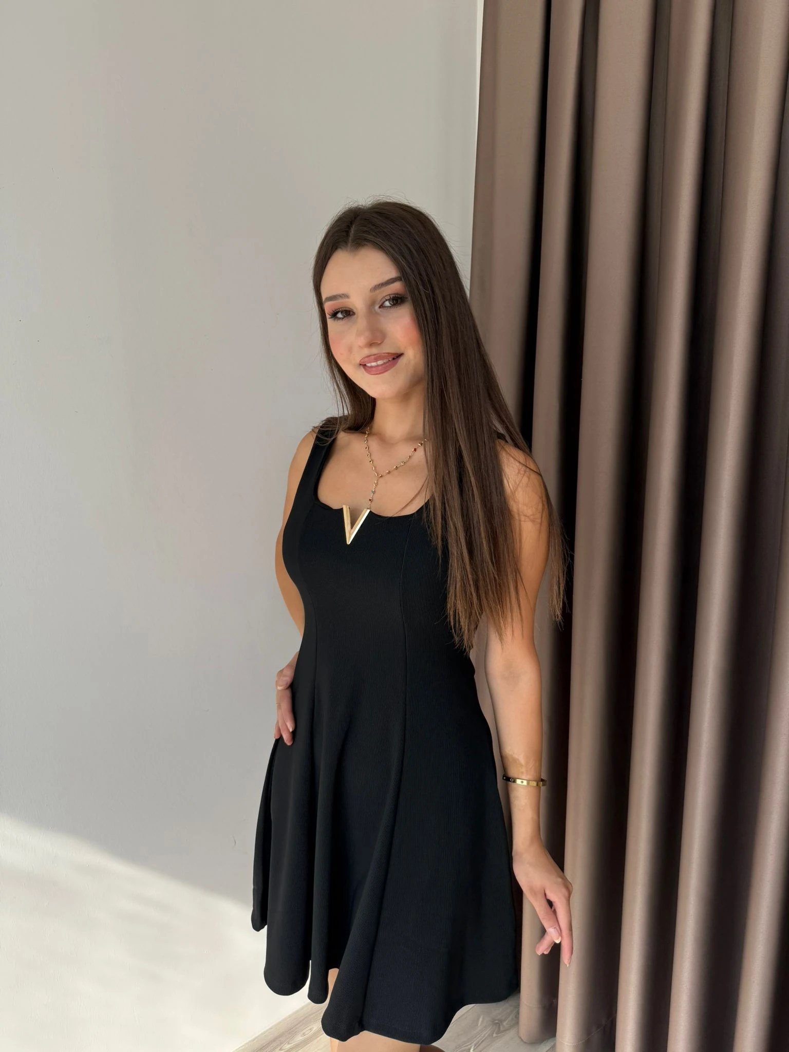 AKSESUAR DETAYLI MİNİ ELBİSE